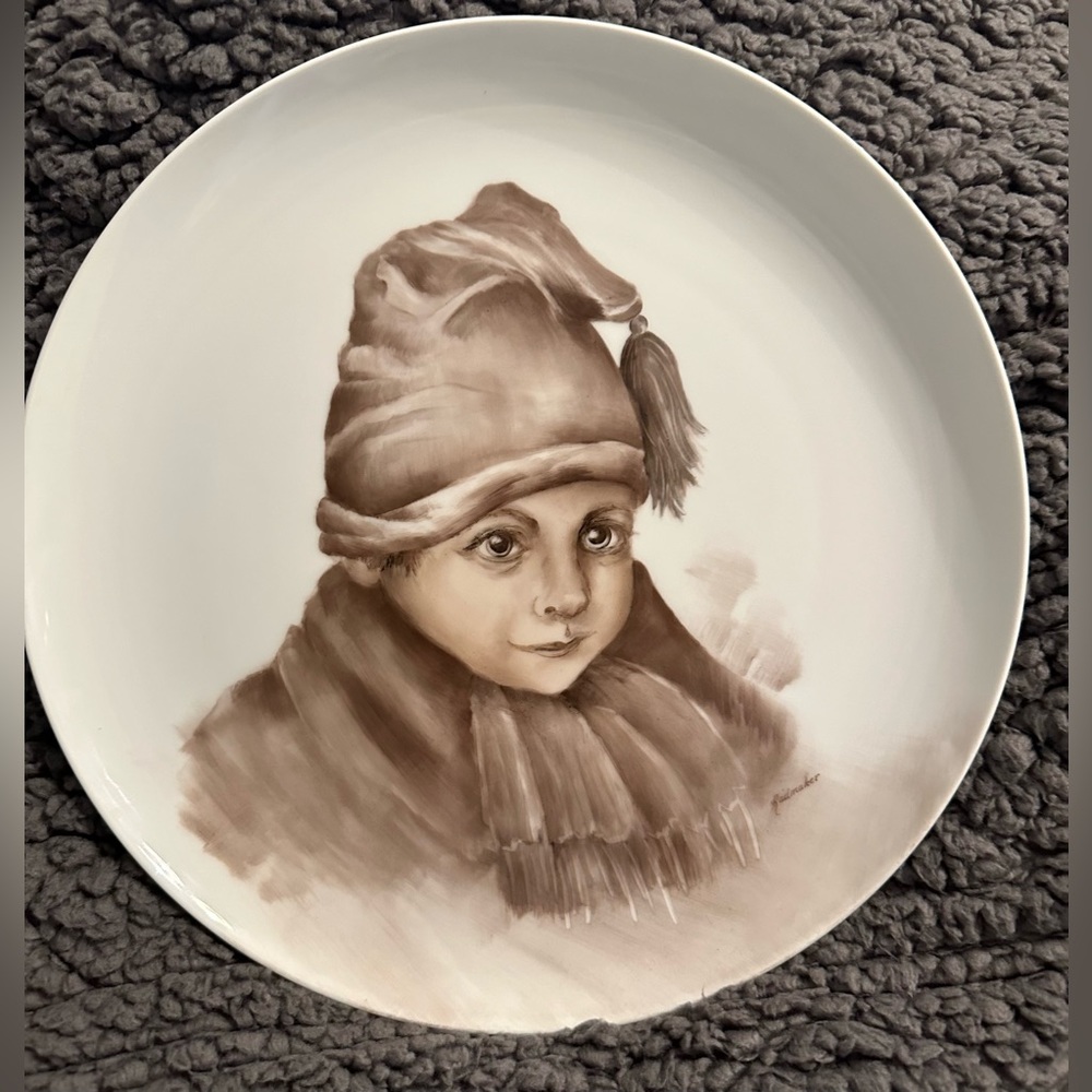 Hand painted Plate ~ signed by retired artist Rosemarie Radmaker~ Flawless